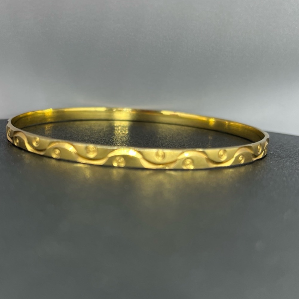 Vintage Small Gold Tone Diamond Cut Bangle